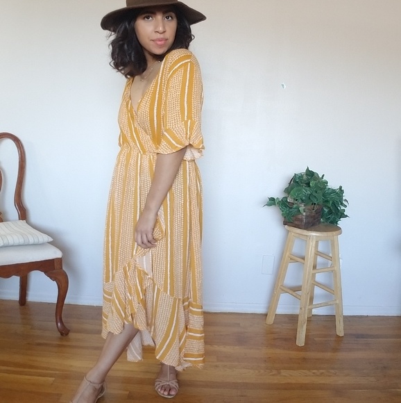 EVELIN ARROW PRINT MUSTARD IVORY MAXI DRESS - Picture 5 of 8